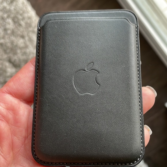iPhone Leather Wallet with MagSafe - Black - Picture 9 of 10